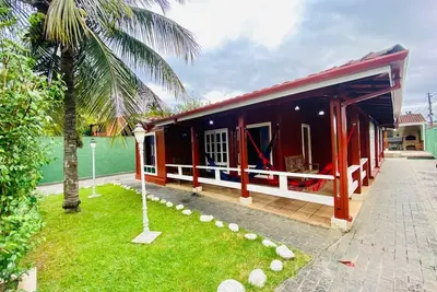 Image de Belle maison pour le week-end et saison avec piscine et barbecue