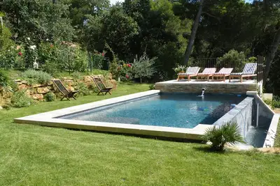 Image de Belle maison avec piscine privée à débordement chauffée à 16 km d’Uzes