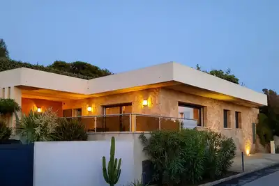 Image de Villa Côté Port au coeur du village de pêcheur vue mer. Clim, Wifi