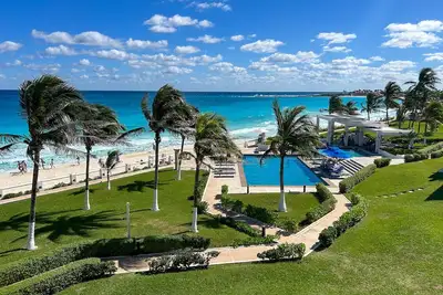 Image de Luxe Cancun Beachfront Condo