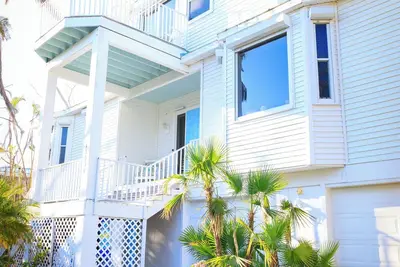 À distance de marche de Captiva Beach avec piscine et spa!