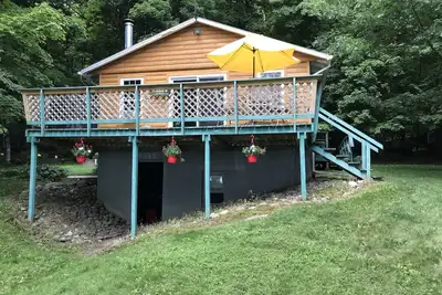 Image de Cabane rustique nichée sur la rive ouest du lac Kentuck