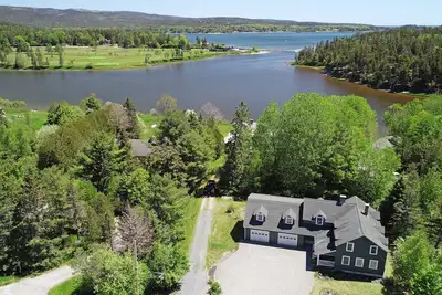 Image de Southwest Harbor, Norwood Cove et le parc national Acadia Ă votre porte.