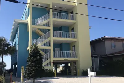 Image de Beachfront House avec 3 appartements séparés pour 16 personnes