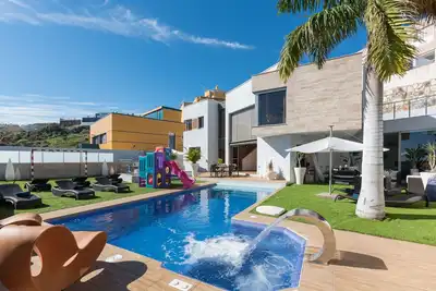 Image de Stunning Luxury Villa With Sea Views - HomeForGuest
