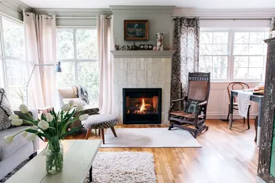 Image de Cottage mignon + confortable à Portland!
