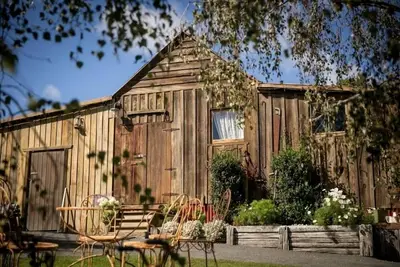 Image de Hébergement dans une grange 'Boutique Barn' / salle de mariage