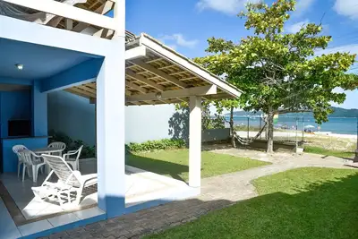 Image de Casa a Beira Mar avec Wi-Fi climatisé Praia Zimbros Bombinhas Sc familles