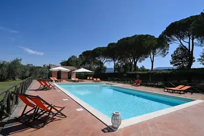Image de Villa familiale exclusive (16 lits) avec piscine et tennis dans la campagne de Rome