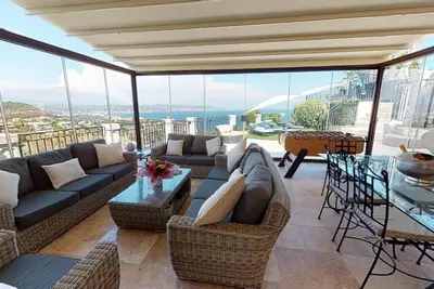 Image de Belle villa avec vue magnifique sur la mer et la montagne