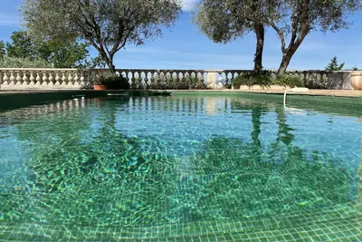 Image de Paisible avec une vue imprenable et une piscine d'eau salée chauffée nr Valbonne et Mougins