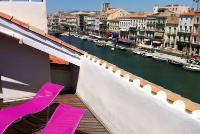 Image de Vue Canal : Appartement très lumineux sur Quai Royal avec grande terrasse