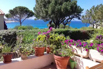 Maison climatisée avec vue sur la mer à 80 mètres de la plage
