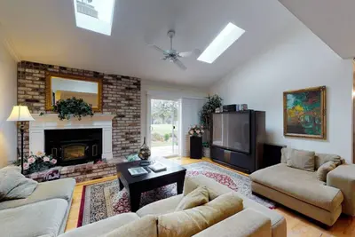 Image de Dog-friendly home w / salle de jeux, terrasse meublée, piscine partagée / tennis