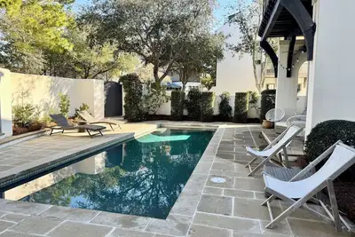 Image de Piscine privée - \"Best in Rosemary! \" Près des magasins, des restaurants et de la plage!