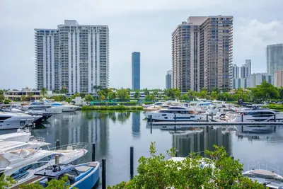 Image de Le Yacht Club At Aventura. 1 Chambre Bord de l'eau!