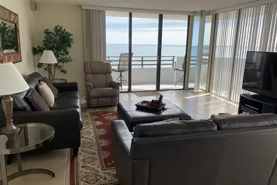 Image de Oceanfront End Unit, une vue imprenable depuis chaque chambre, 15ème étage haut de gamme Paradise.