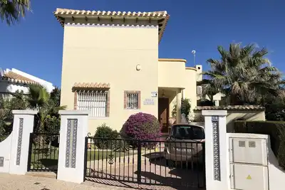 Image de Maison de villa individuelle de trois chambres