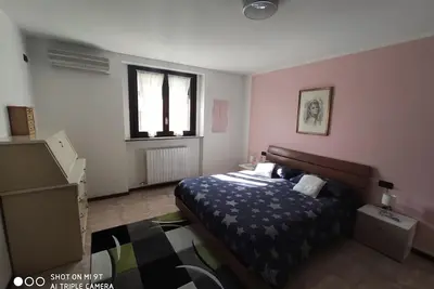 Image de Appartement pour voyages d'affaires et d'étude avec grand jardin et véranda