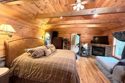 Image de Évadez-vous du quotidien et venez au chalet confortable de Beech pour rester et jouer! <br>