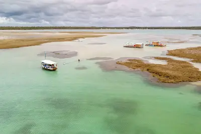Image de Idéal pour les familles et les piscines naturelles | Plage de Garapuá
