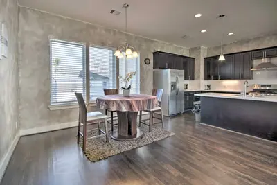 Image de Maison neuve à 3 étages au centre-ville de Houston