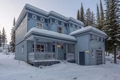 Image de 4 Chambre / 4 Bath Accueil droit à Way Ski - pour 12 personnes et les animaux aussi!