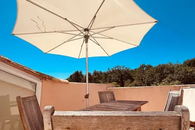 Image de Charmant appartement refait à neuf, climatisé, toit terrasse, piscine