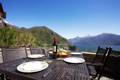 Image de Appartement Bella Vista Belvedere à Menaggio. Accueil piscine vue lac.