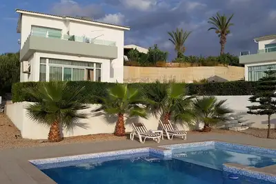 Image de Village Localisation avec vue imprenable sur la mer \/ piscine, Ă 3 minutes Ă pied de restaurants