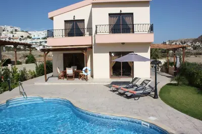 Image de Vineland Cottage. Wifi gratuit. Grande piscine avec marche par étapes