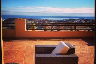 Image de Penthouse de luxe avec une vue fantastique sur la mer et le terrain de golf Wifi \/ Sat Gratuit<br>