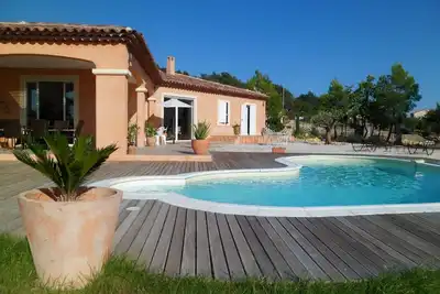 Image de Villa entièrement climatisée, vue panoramique. entre mer, lac et Verdon
