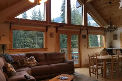 Image de Cooke City Mountain House. Belles vues! 4 milles Ă Yellowstone. WiFi, Hdtv.