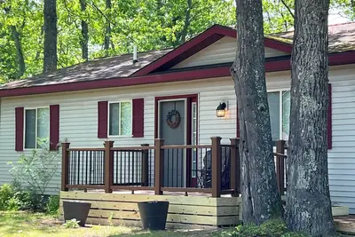 Image de Chalet Indian River toutes saisons avec 2 kayaks à utiliser!