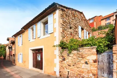 Image de Belle maison de village, centre Roussillon, piscine privée, vues fabuleuses RÉSERVATION 2020