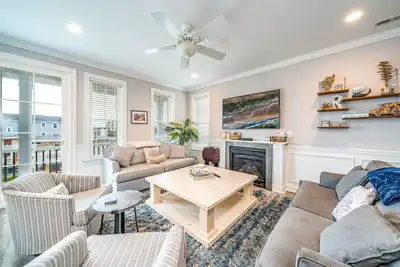 Image de Tout Nouveau: bloc de plage au cœur d'Oc! avec ascenseur! 5 Bdrm / 4 bains, 16 personnes!