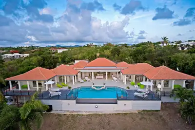 Image de Vue sur l'océan Villa moderne et design - à quelques pas de la plage de Plum, piscine chauffée