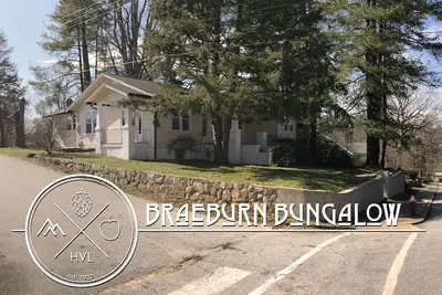 Image de Intro Pricing - Braeburn Bungalow - Historic & Walk to Downtown Hendersonville