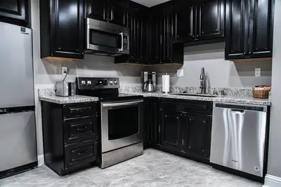 Image de Rénové 2000 pi2 Aménagement ouvert 3 bd 1 ba Sous-sol App. ★ RÉDUCTION Mensuelle ★