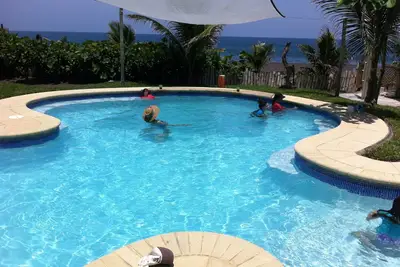 Image de Un endroit familial / amical pour se reposer et profiter du soleil dans Plage de Monterrico