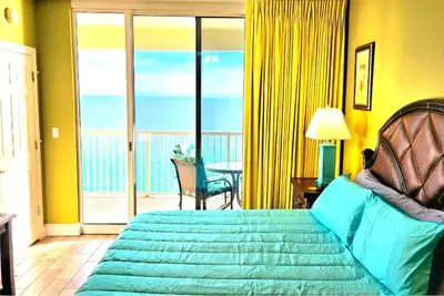 Image de Solde d'août! Front de mer 3 Bdr Condo, familles seulement, Rénové 2019, Max 6 invités