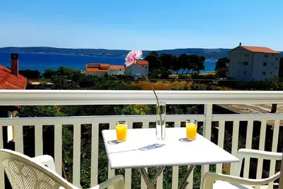 Vue sur la mer avec 50 m2 de terrasses avec vue sur la mer, 3 minutes à pied de la plage, barbecue
