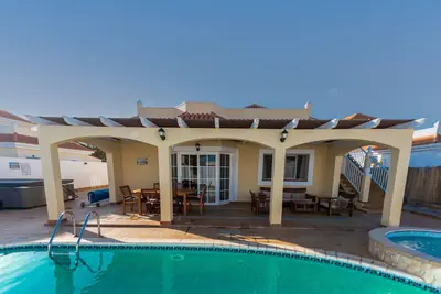 Image de Villa de luxe 4 chambres - piscine privée, grand jacuzzi et tennis de table