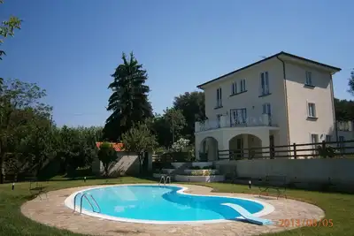 Villa Don Agostino avec piscine entourée de verdure