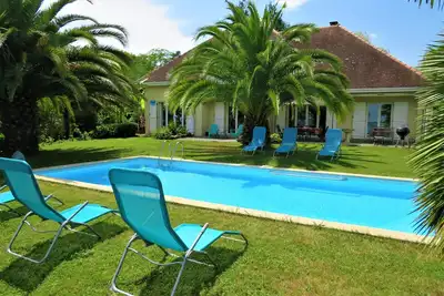 Image de Villa d'architecte de luxe avec piscine et vue panoramique Pyrénées
