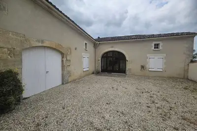 Image de Etable du 19eme transformee en residence au milieu des Vignobles Charentais.