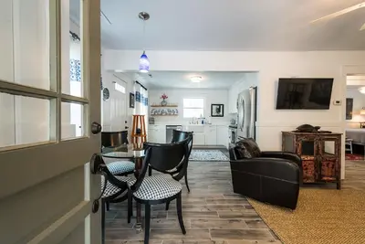 Image de Shem Creek Cottage - Proche des plages, des restaurants et du quartier historique