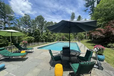 Image de Endroit exclusif et bucolique dans une région idéale avec piscine chauffée et privée