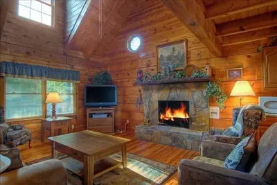Log Cabin réel avec de superbes vues sur la montagne isolée du site